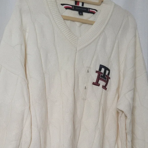 NWT Tommy Hilfiger Monogram Cable Cricket Sweater Large